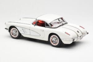 Chevrolet Corvette C1 Spider Hard Top Snowcrest Bianco AUTOart 1:18 71147 Pressofusione — immagine 7 di 8