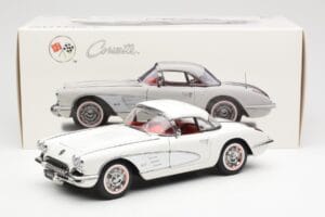 Chevrolet Corvette C1 Spider Hard Top Snowcrest Bianco AUTOart 1:18 71147 Pressofusione — immagine 8 di 8