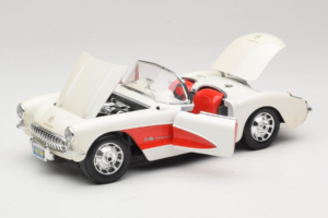 Chevrolet Corvette C1 Bianco & Rosso Bburago 1:18 3024-M3 Pressofusione — immagine 2 di 8