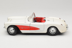 Chevrolet Corvette C1 Bianco & Rosso Bburago 1:18 3024-M3 Pressofusione — immagine 4 di 8