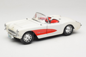 Chevrolet Corvette C1 Bianco & Rosso Bburago 1:18 3024-M3 Pressofusione