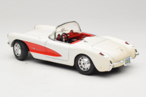 Chevrolet Corvette C1 Bianco & Rosso Bburago 1:18 3024-M3 Pressofusione — immagine 7 di 8