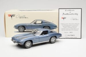 Chevrolet Corvette C2 Grigio Blu Metallizzato AUTOart 1:18 71182 Pressofusione — immagine 8 di 8