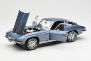 Chevrolet Corvette C2 Grigio Blu Metallizzato AUTOart 1:18 71182 Pressofusione — immagine 2 di 8