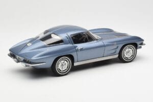 Chevrolet Corvette C2 Grigio Blu Metallizzato AUTOart 1:18 71182 Pressofusione — immagine 3 di 8