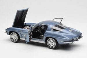 Chevrolet Corvette C2 Grigio Blu Metallizzato AUTOart 1:18 71182 Pressofusione — immagine 5 di 8