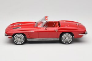 Chevrolet Corvette C2 Sting Ray Cabriolet Riverside Red Norev 1:18 189056 Pressofusione — immagine 3 di 6