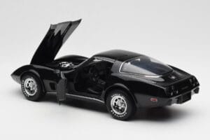 Chevrolet Corvette C3 Nero UT Models 1:18 21071 Pressofusione — immagine 5 di 8