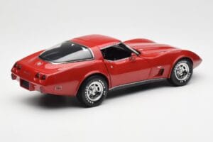 Chevrolet Corvette C3 Rosso UT Models 1:18 21073 Pressofusione — immagine 3 di 8