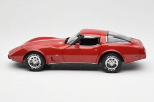 Chevrolet Corvette C3 Rosso UT Models 1:18 21073 Pressofusione — immagine 4 di 8