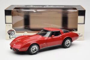 Chevrolet Corvette C3 Rosso UT Models 1:18 21073 Pressofusione — immagine 8 di 8