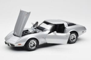 Chevrolet Corvette C3 Argento UT Models 1:18 21072 Pressofusione — immagine 2 di 8