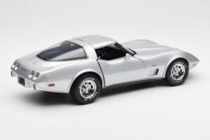 Chevrolet Corvette C3 Argento UT Models 1:18 21072 Pressofusione — immagine 3 di 8