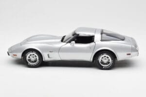 Chevrolet Corvette C3 Argento UT Models 1:18 21072 Pressofusione — immagine 4 di 8