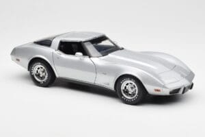 Chevrolet Corvette C3 Argento UT Models 1:18 21072 Pressofusione — immagine 6 di 8