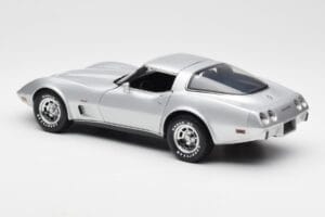 Chevrolet Corvette C3 Argento UT Models 1:18 21072 Pressofusione — immagine 7 di 8