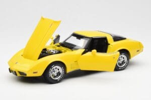 Chevrolet Corvette C3 Giallo UT Models 1:18 21074 Pressofusione — immagine 2 di 8