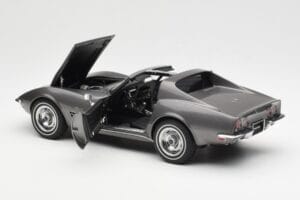 Chevrolet Corvette C3 Spider Laguna Grigio Metallizzato AUTOart 1:18 71173 Pressofusione — immagine 5 di 8