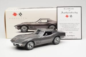 Chevrolet Corvette C3 Spider Laguna Grigio Metallizzato AUTOart 1:18 71173 Pressofusione — immagine 8 di 8