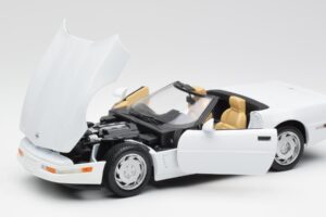 Chevrolet Corvette C4 Cabriolet Bianco Maisto 1:18 32830 Pressofusione — immagine 2 di 8