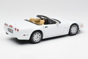 Chevrolet Corvette C4 Cabriolet Bianco Maisto 1:18 32830 Pressofusione — immagine 3 di 8
