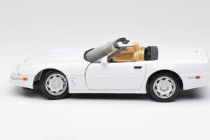 Chevrolet Corvette C4 Cabriolet Bianco Maisto 1:18 32830 Pressofusione — immagine 4 di 8