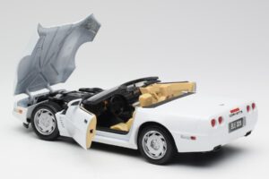 Chevrolet Corvette C4 Cabriolet Bianco Maisto 1:18 32830 Pressofusione — immagine 5 di 8