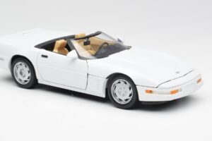 Chevrolet Corvette C4 Cabriolet Bianco Maisto 1:18 32830 Pressofusione — immagine 6 di 8