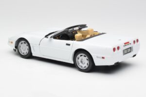 Chevrolet Corvette C4 Cabriolet Bianco Maisto 1:18 32830 Pressofusione — immagine 7 di 8