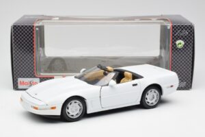 Chevrolet Corvette C4 Cabriolet Bianco Maisto 1:18 32830 Pressofusione — immagine 8 di 8