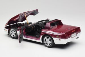 Chevrolet Corvette C4 Indy 500 Pace Car Maisto 1:18 56011 Pressofusione — immagine 5 di 8