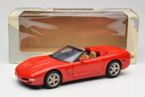Chevrolet Corvette C5 Cabriolet Rosso UT Models 1:18 21006 Pressofusione — immagine 8 di 8