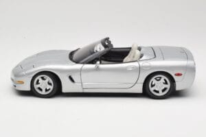 Chevrolet Corvette C5 Cabriolet Argento Maisto 1:18 50317 Pressofusione — immagine 4 di 8