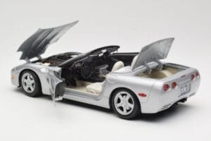 Chevrolet Corvette C5 Cabriolet Argento Maisto 1:18 50317 Pressofusione — immagine 5 di 8