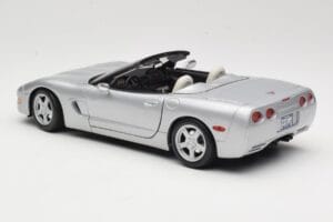 Chevrolet Corvette C5 Cabriolet Argento Maisto 1:18 50317 Pressofusione — immagine 7 di 8
