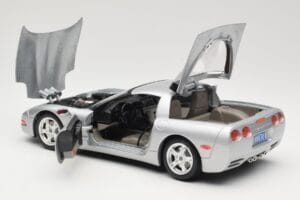 Chevrolet Corvette C5 Argento Bburago 1:18 3056 Pressofusione — immagine 5 di 8
