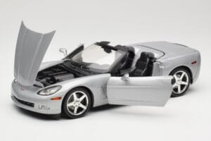 Chevrolet Corvette C6 Cabriolet Argento Hot Wheels 1:18 B6052 Pressofusione — immagine 2 di 8