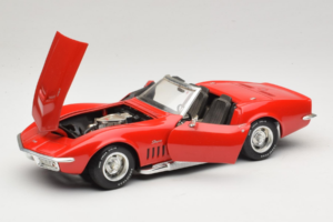 Chevrolet Corvette C3 Cabriolet Rosso Revell 1:18 8833-P1 Pressofusione — immagine 2 di 8