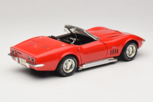 Chevrolet Corvette C3 Cabriolet Rosso Revell 1:18 8833-P1 Pressofusione — immagine 3 di 8