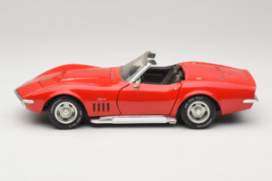 Chevrolet Corvette C3 Cabriolet Rosso Revell 1:18 8833-P1 Pressofusione — immagine 4 di 8
