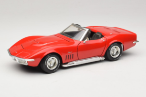 Chevrolet Corvette C3 Cabriolet Rosso Revell 1:18 8833-P1 Pressofusione