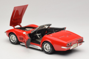 Chevrolet Corvette C3 Cabriolet Rosso Revell 1:18 8833-P1 Pressofusione — immagine 5 di 8