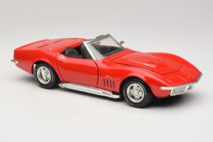 Chevrolet Corvette C3 Cabriolet Rosso Revell 1:18 8833-P1 Pressofusione — immagine 6 di 8
