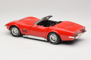 Chevrolet Corvette C3 Cabriolet Rosso Revell 1:18 8833-P1 Pressofusione — immagine 7 di 8