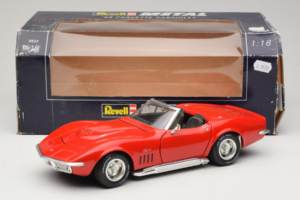 Chevrolet Corvette C3 Cabriolet Rosso Revell 1:18 8833-P1 Pressofusione — immagine 8 di 8
