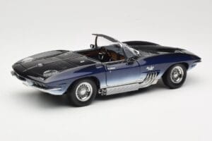 Chevrolet Corvette Mako Shark Blu Scuro UT Models 1:18 21061 Pressofusione — immagine 3 di 8