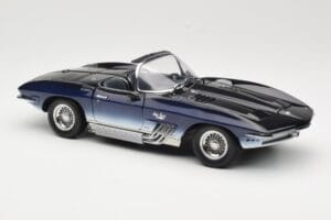 Chevrolet Corvette Mako Shark Blu Scuro UT Models 1:18 21061 Pressofusione — immagine 6 di 8