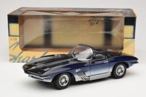 Chevrolet Corvette Mako Shark Blu Scuro UT Models 1:18 21061 Pressofusione — immagine 8 di 8
