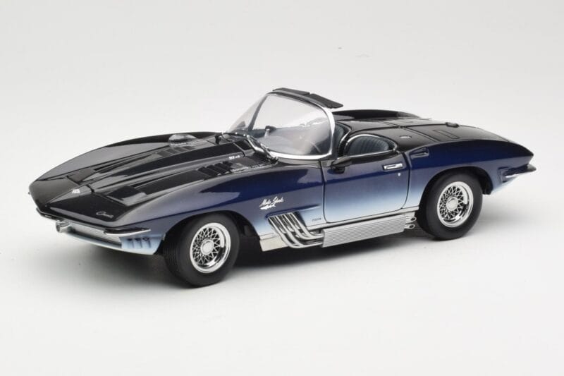 Chevrolet Corvette Mako Shark Blu Scuro UT Models 1:18 21061 Pressofusione