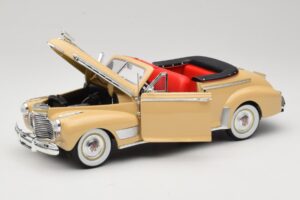 Chevrolet Deluxe Cabriolet Beige Eagle Collectibles 1:18 3022518 Pressofusione — immagine 2 di 8